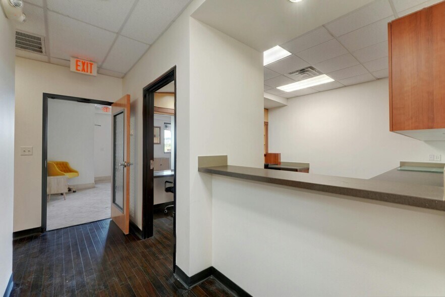 More Photos Of 4300 N Quinlan Park Rd, Austin Unknown For Lease