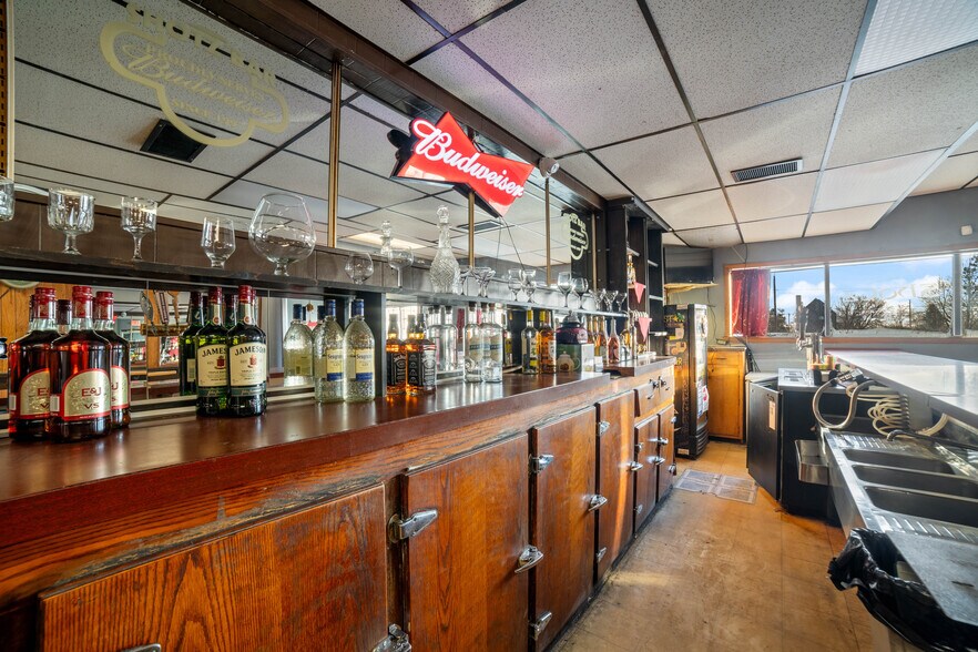 More Photos Of 1321 Commonwealth Ave, Duluth Storefront For Sale