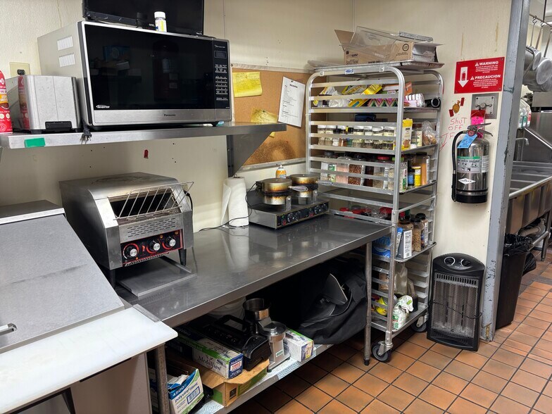 More Photos Of 140 E 12th St, Imperial Restaurant For Sale