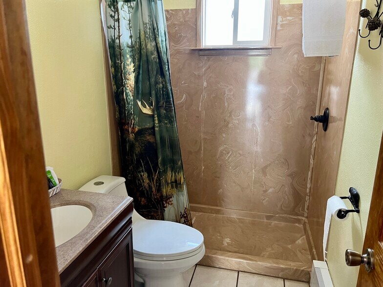 More Photos Of 501 S 6th St, Thermopolis Hotel For Sale