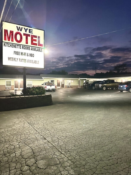 More Photos Of 721 State Route 54 E, Clinton Hotel For Sale