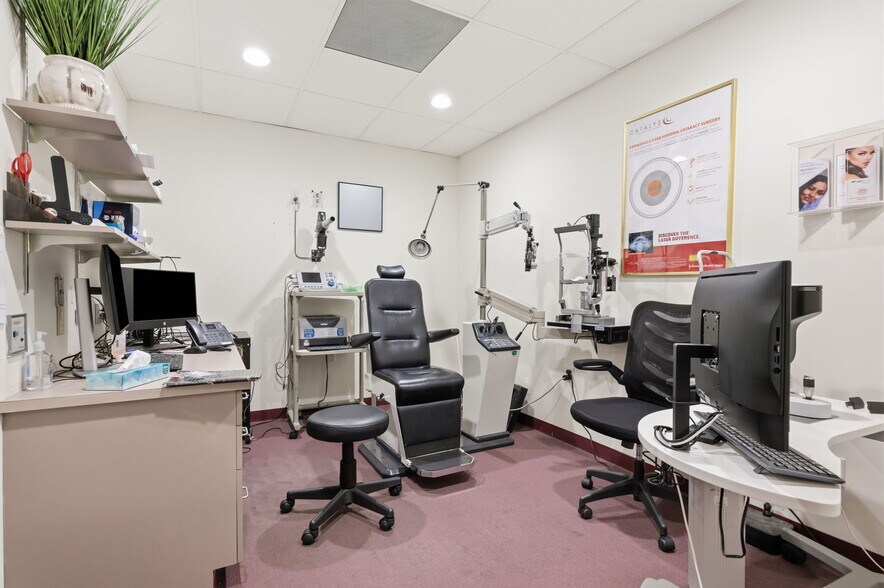 More Photos Of 1568 Woodbourne Rd, Levittown Office For Sale