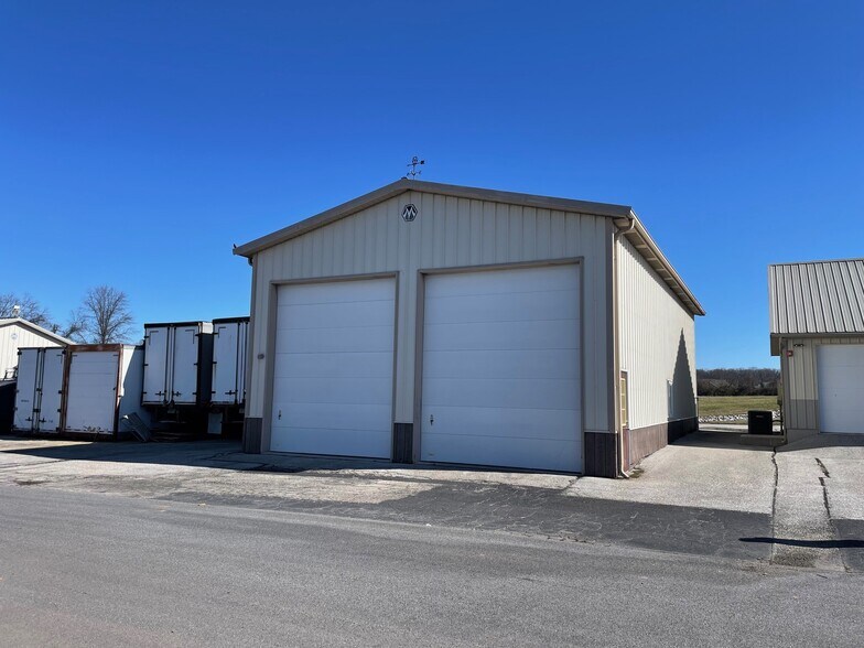 More Photos Of 125 Frock Dr, New Oxford Unknown For Lease
