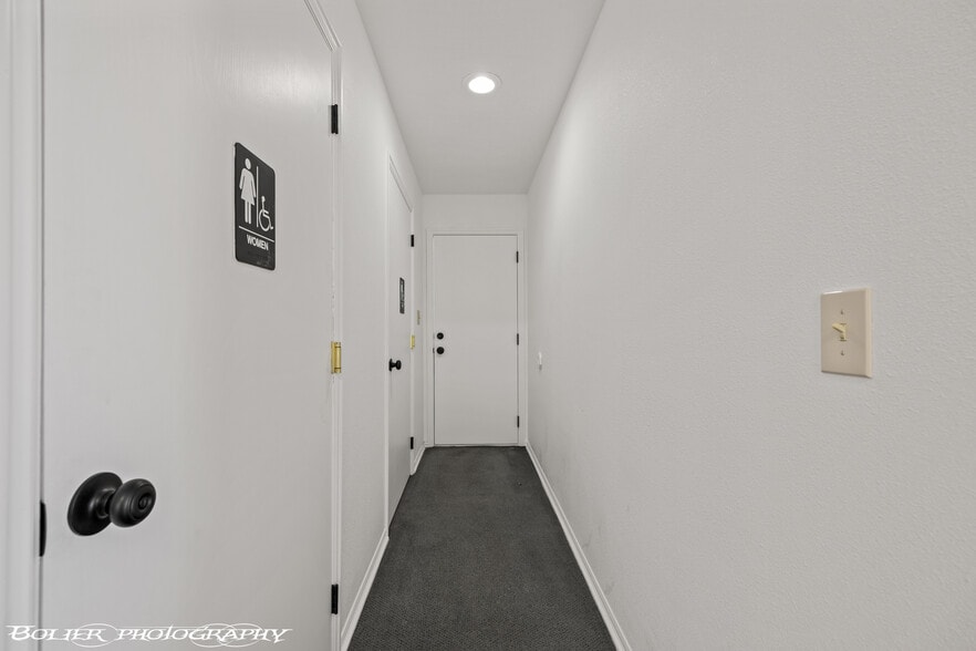 More Photos Of 320 E Old Mill Rd, Mesquite Office For Sale