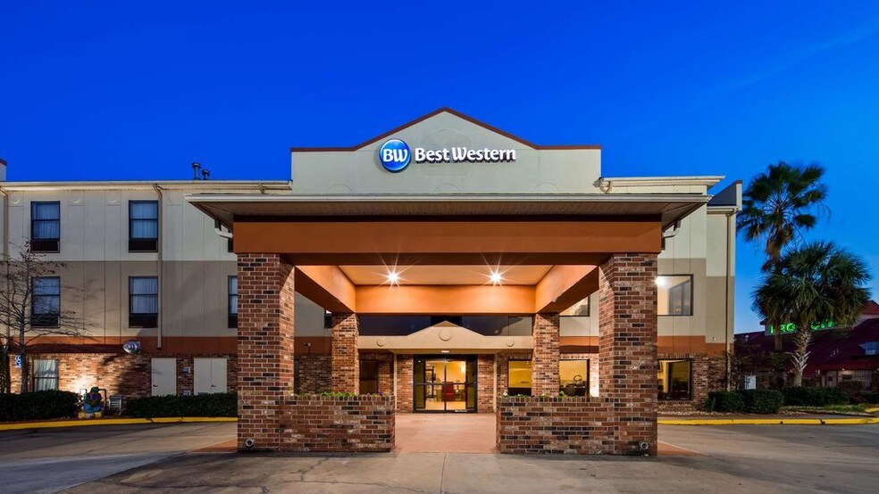 More Photos Of 1422 N Polk St, Rayne Hotel For Sale
