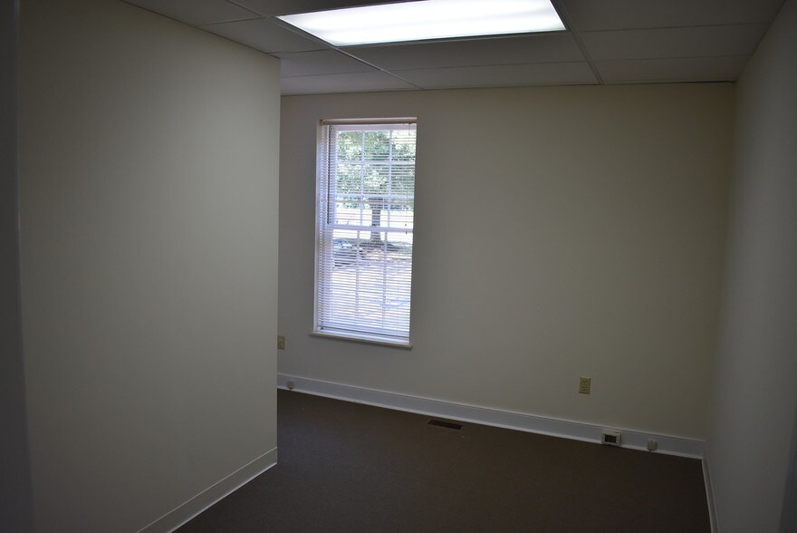 More Photos Of 611 N Courthouse Rd, Richmond Office For Lease