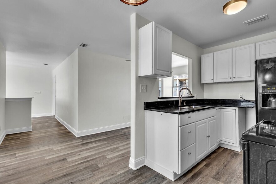 More Photos Of 1140 Fort Pickens Rd, Pensacola Beach General Retail For Sale
