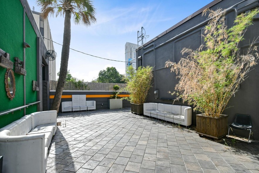 More Photos Of 47 W Amelia St, Orlando Bar For Sale