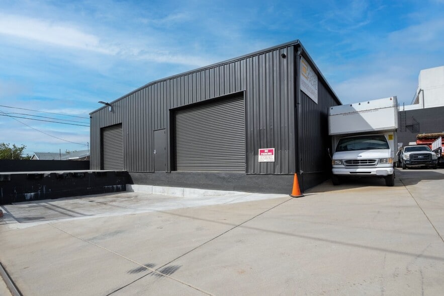 More Photos Of 12863 San Fernando Rd, Sylmar Manufacturing For Sale