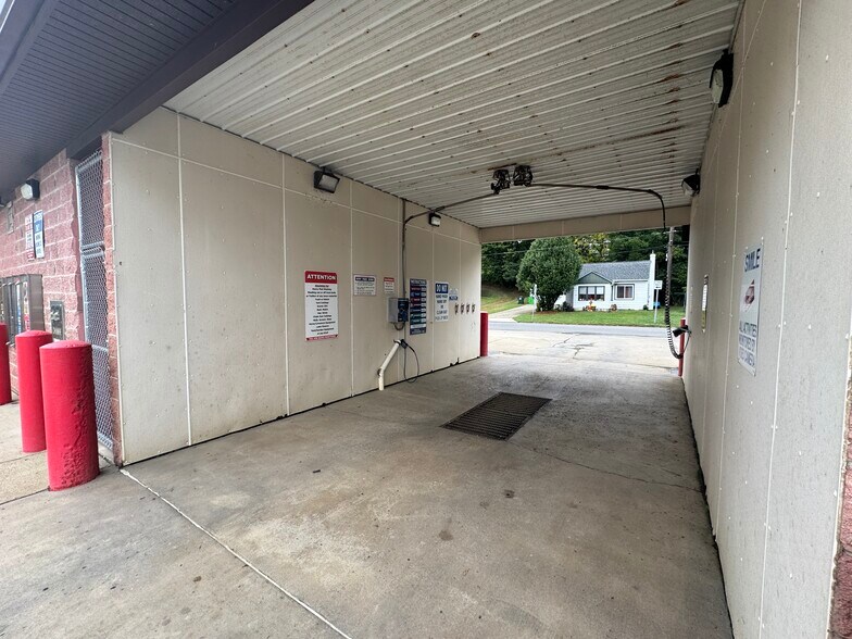 More Photos Of 611 W Liberty St, Wooster Freestanding For Sale