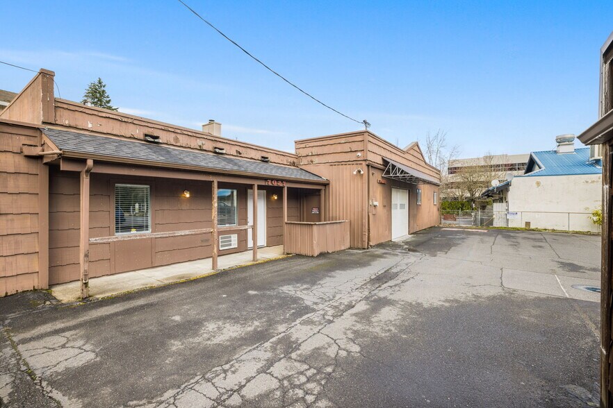 More Photos Of 7025-7027 SW Macadam Ave, Portland Warehouse For Lease