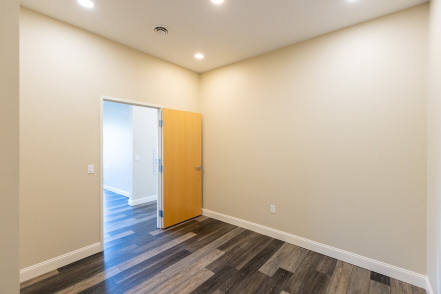 More Photos Of 412 Washington St, The Dalles Freestanding For Sale