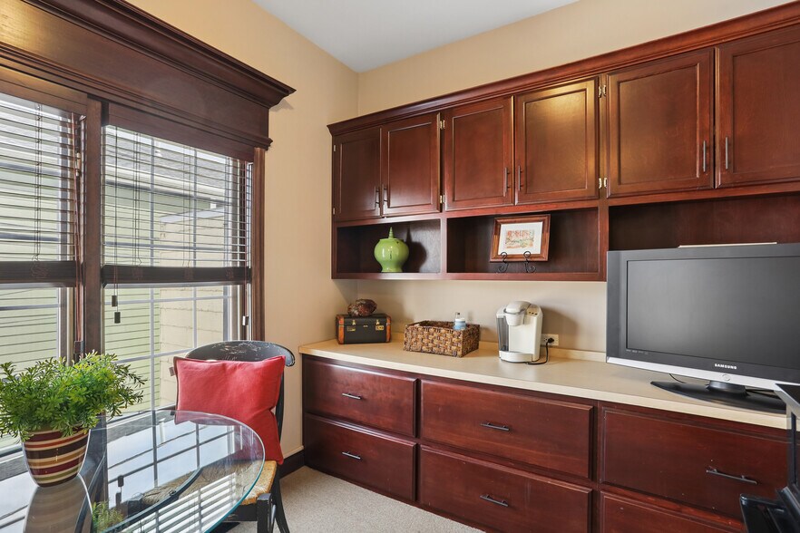 More Photos Of 209 Stephen St, Lemont Storefront Retail Residential For Lease