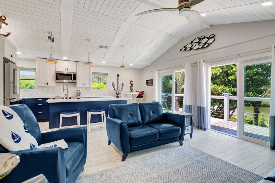 More Photos Of 193 Cocohatchee St, Naples Specialty For Sale
