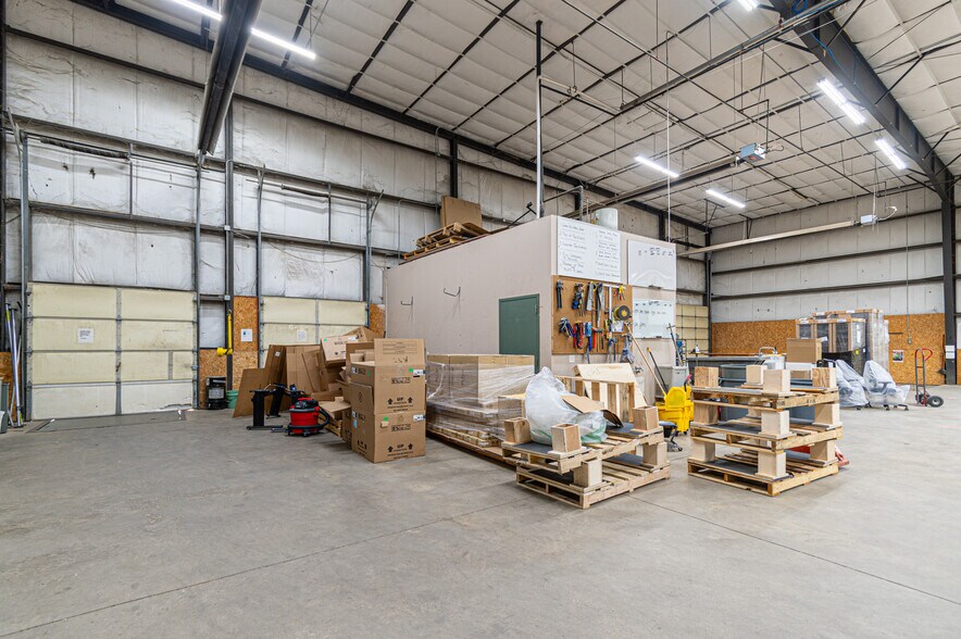 More Photos Of 218 2nd St, Coralville Flex For Sale