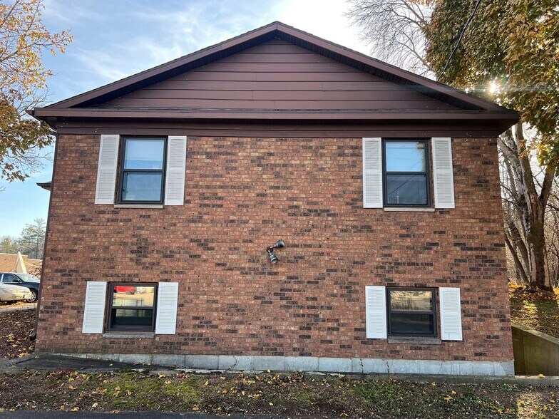 More Photos Of 1444 E Green Bay St, Shawano Office For Lease