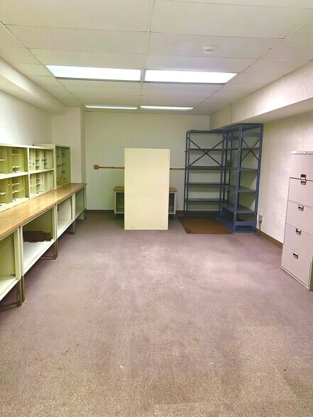 More Photos Of 2378 Wilshire Blvd, Mound Warehouse For Lease