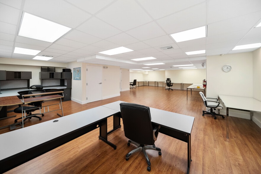 More Photos Of 6187 NW 167th St, Miami Lakes Office For Sale