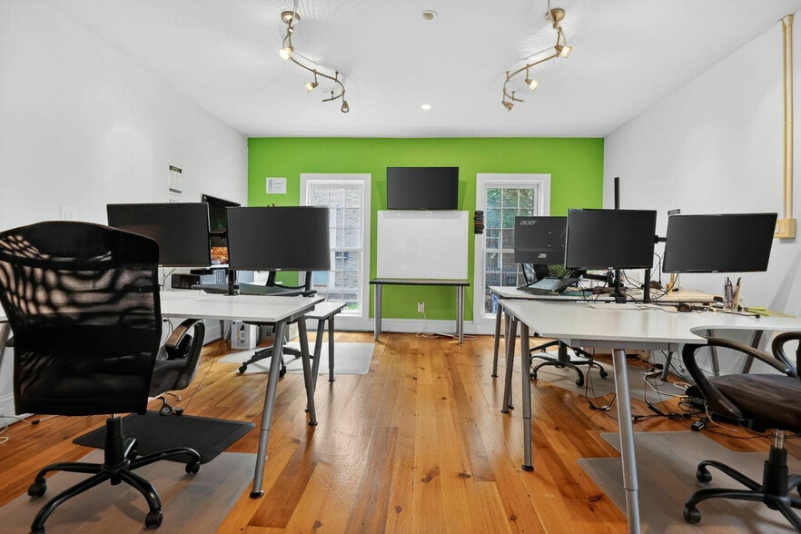 More Photos Of 110 S Columbus St, Alexandria Storefront Retail Office For Sale