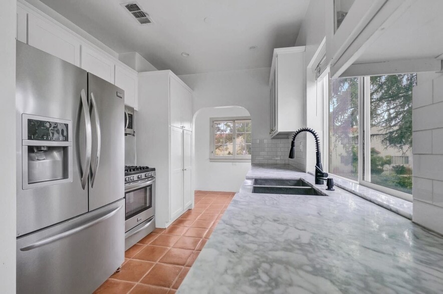 More Photos Of 5112 Edgewood Pl, Los Angeles Multifamily For Sale