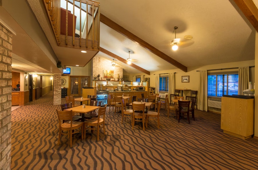 More Photos Of 700 Highway 51, Minocqua Hotel For Sale