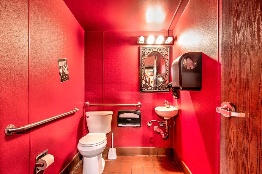 More Photos Of 54905 N Circle Dr, Idyllwild-Pine Cove Restaurant For Lease