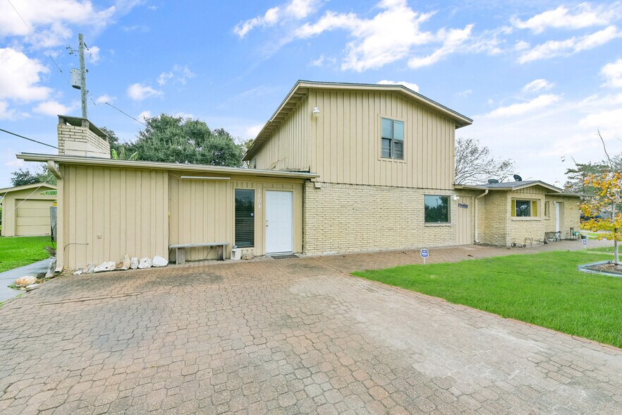 More Photos Of 1804 36th St N, Texas City Multifamily For Sale