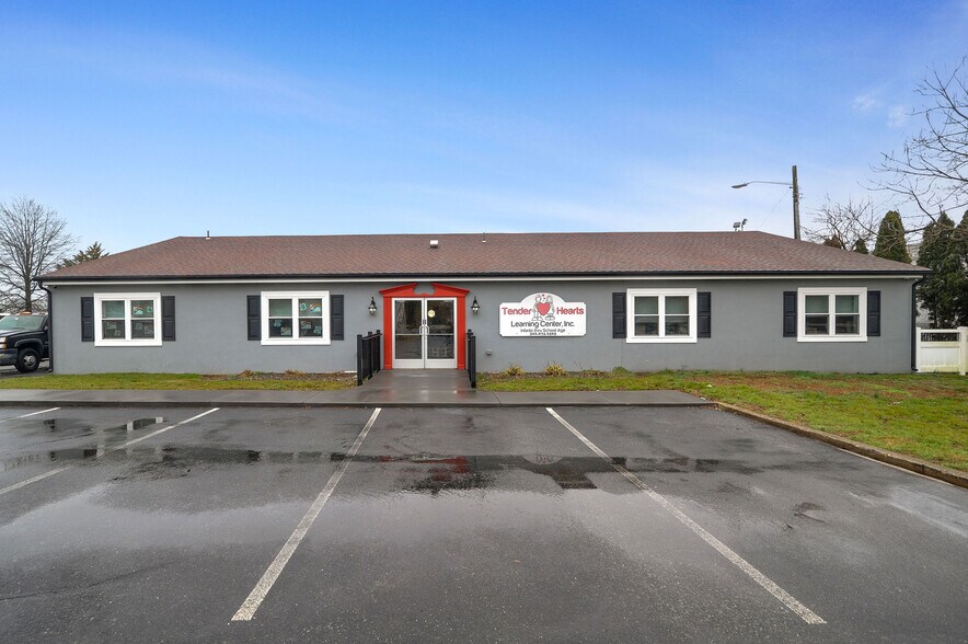 Primary Photo Of 1339 S Governors Ave, Dover Daycare Center For Sale