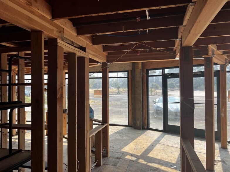 More Photos Of 711 S Pacific Hwy, Cottage Grove Freestanding For Lease