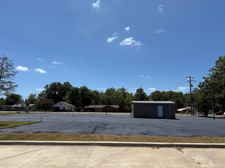 Primary Photo Of 407 N Main St, Lindale Land For Lease