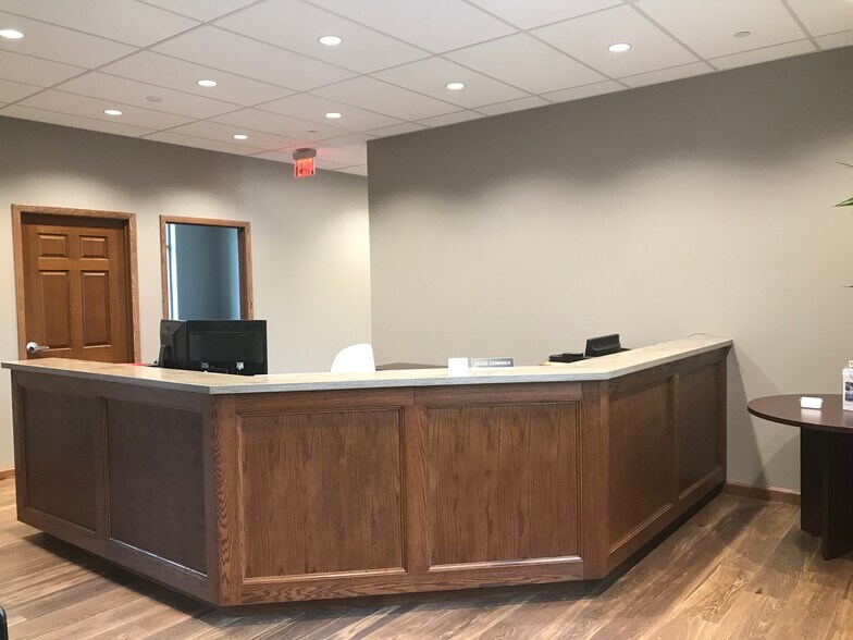 More Photos Of 139 W Market St, Clearfield Flex For Lease