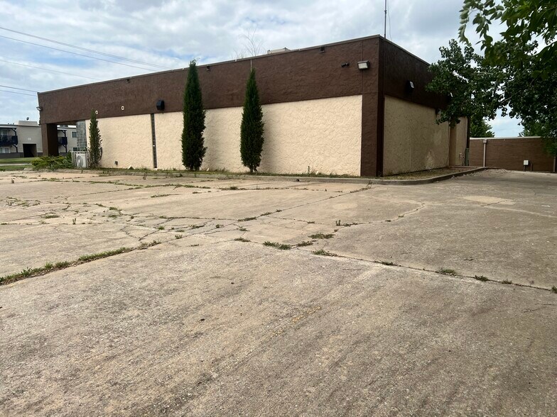 More Photos Of 7378 S Walker Ave, Oklahoma City Office For Lease