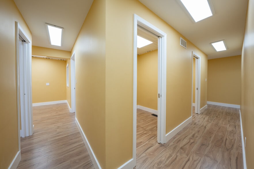 More Photos Of 1095 W Huron St, Waterford Medical For Lease