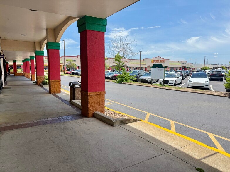 More Photos Of 5068 W Colonial Dr, Orlando Storefront For Sale
