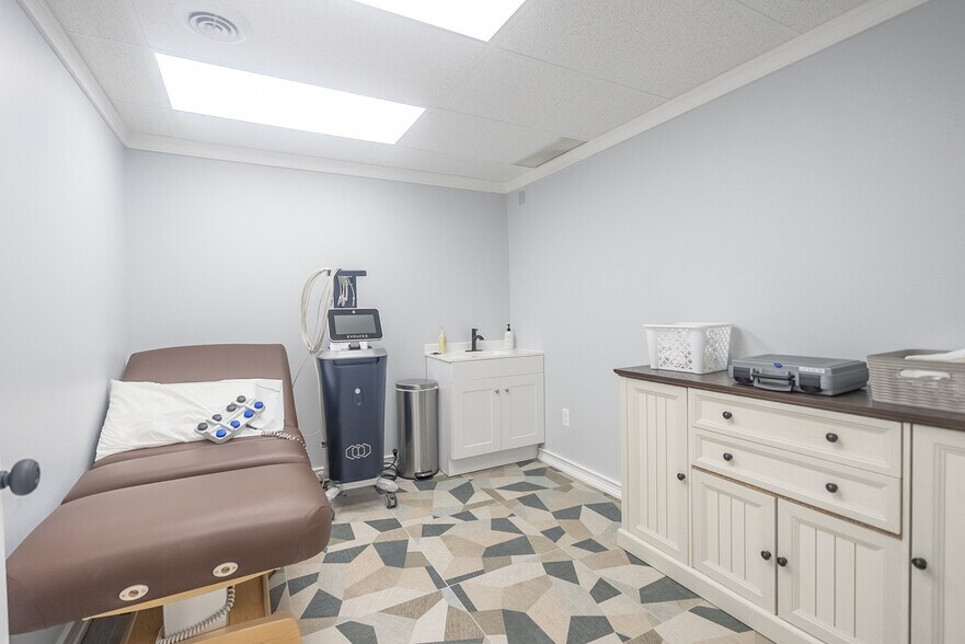 More Photos Of 15645 Farmington Rd, Livonia Medical For Lease