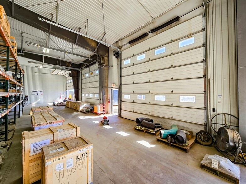 More Photos Of 509 Well St, Williston Warehouse For Lease