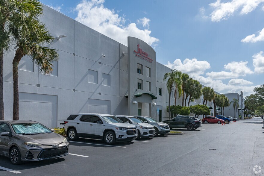 More Photos Of 6701 NW 7th St, Miami Warehouse For Lease