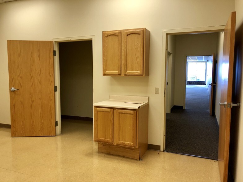 More Photos Of 1324-1424 E Grandview Blvd, Erie Unknown For Lease