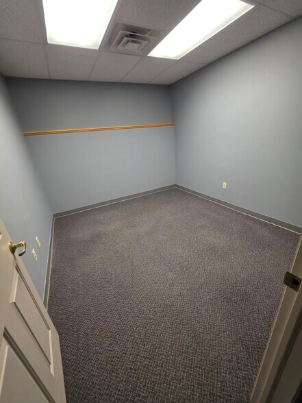 More Photos Of 21150 W Capitol Dr, Brookfield Loft Creative Space For Sale