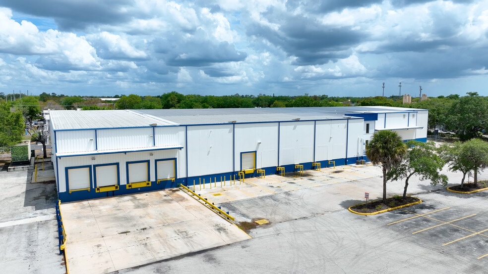 Primary Photo Of 4206 Mercantile Ave, Naples Distribution For Lease