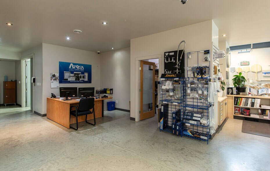 More Photos Of 7431 Industrial Rd, Lantzville Warehouse For Sale