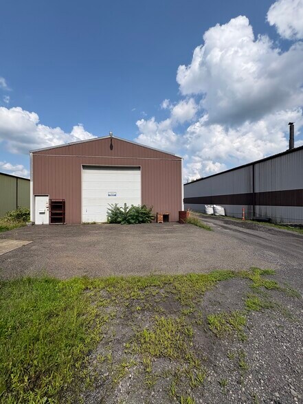 More Photos Of 125 Stewart St, Empire Distribution For Lease