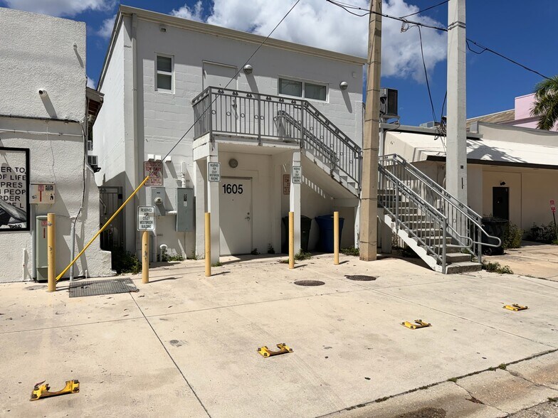 More Photos Of 1605 Hendry St, Fort Myers Office For Sale