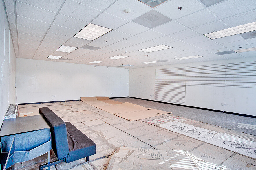 More Photos Of 7109 Telegraph Rd, Montebello Warehouse For Sale