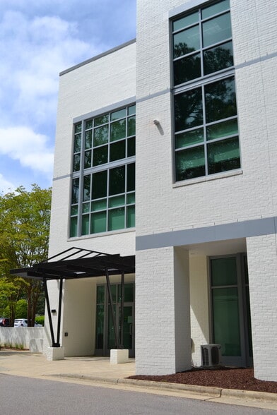 More Photos Of 105 SW Cary Pky, Cary Medical For Lease