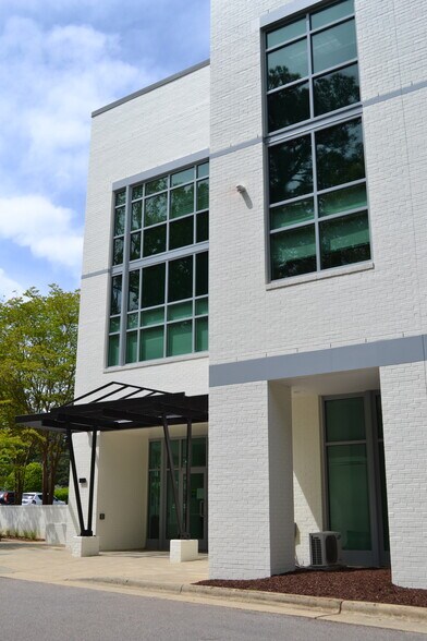 More Photos Of 105 SW Cary Pky, Cary Medical For Lease