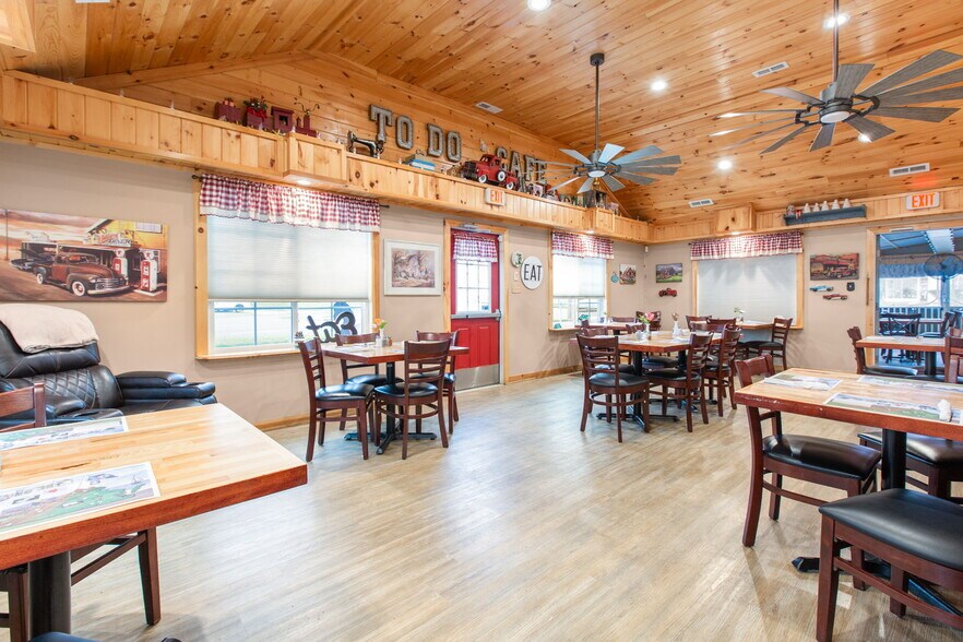 More Photos Of 1006 & 1008 S Church Lane, Tappahannock General Retail For Sale