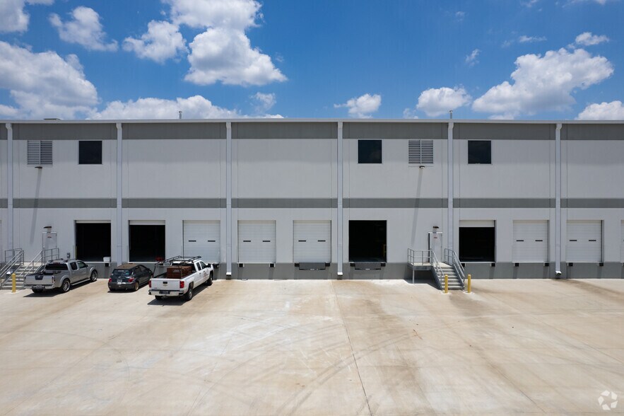 More Photos Of 14803 Cypress N Houston Rd, Cypress Warehouse For Lease