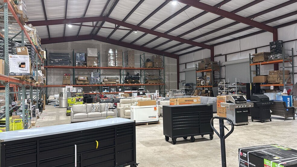 More Photos Of 6301 Us Highway 281 N, Spring Branch Light Distribution For Lease