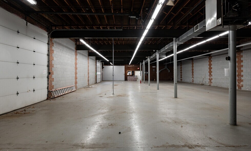 More Photos Of 1008 W Main St, Durham Storefront Retail Office For Lease